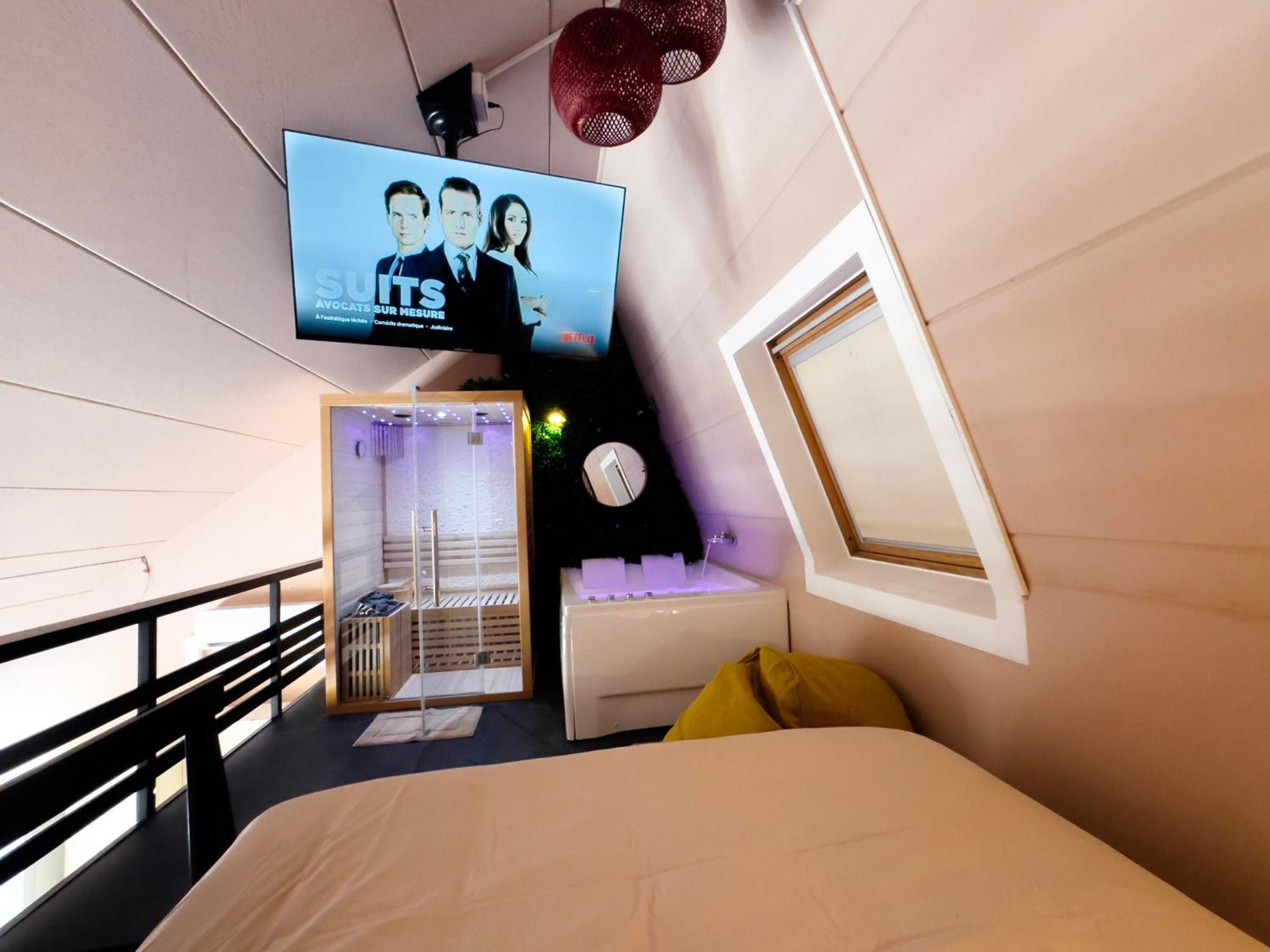 Capsule Lotus-Balneo-Sauna-Billard-Nintendo Hastiere-par-dela 외부 사진