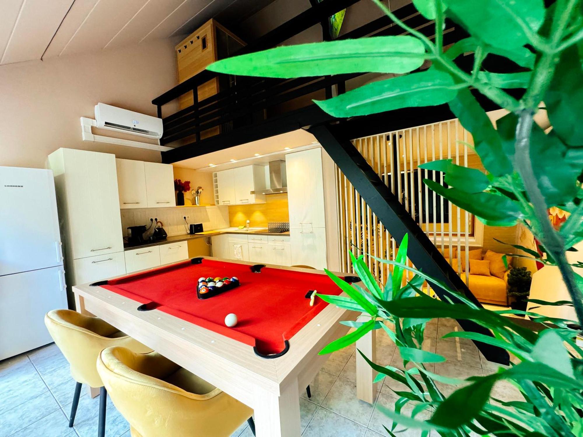 Capsule Lotus-Balneo-Sauna-Billard-Nintendo Hastiere-par-dela 외부 사진